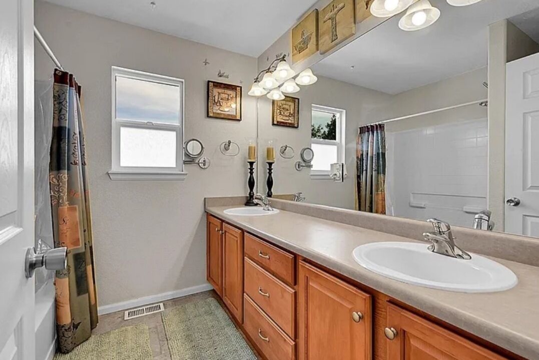Photo of Bathroom in Green Valley Ranch