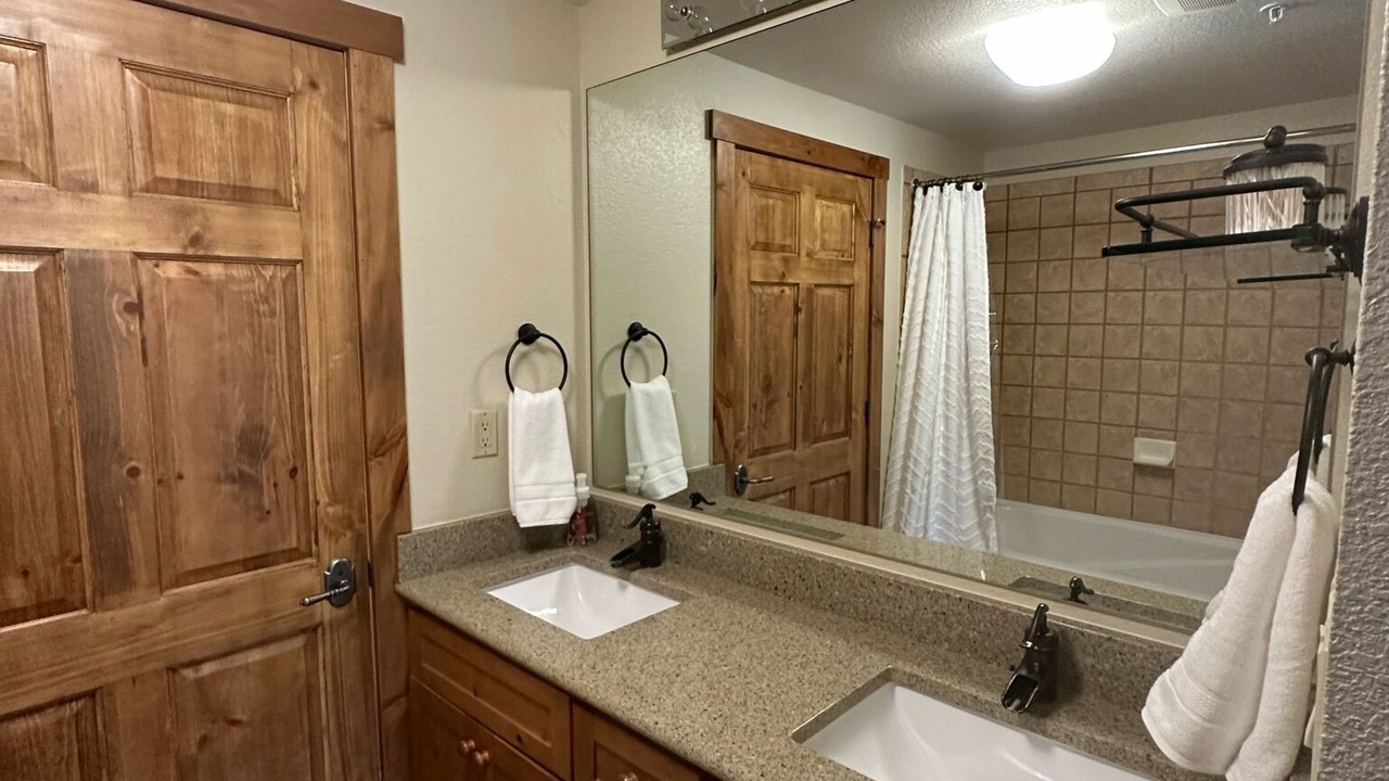 Photo of Bathroom in Lakeside Village