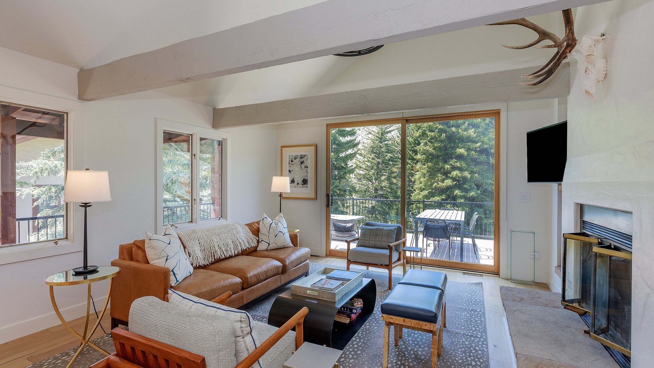 Photo of Livingroom in Highland Meadows