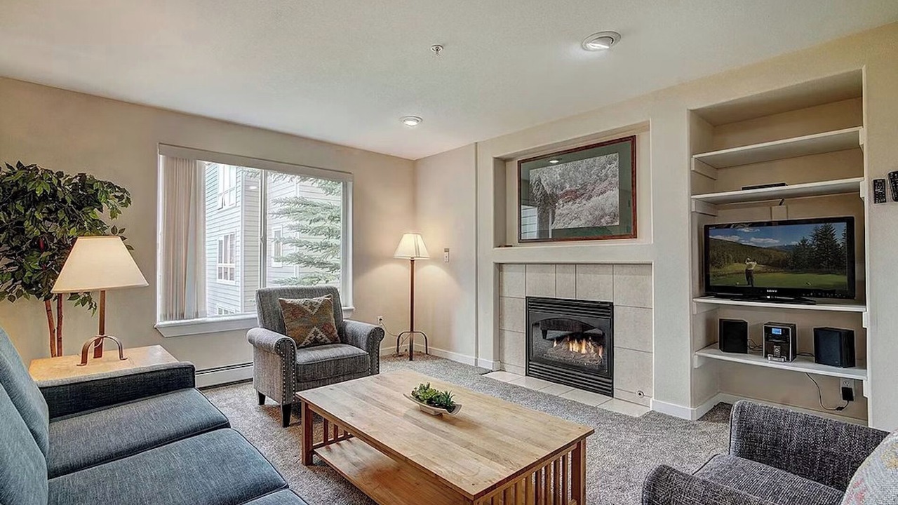 Photo of Livingroom in Summit Cove