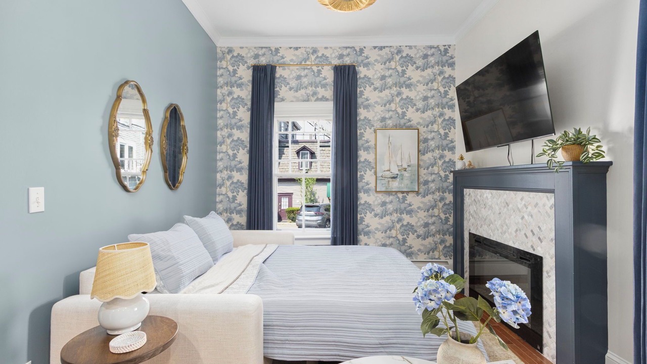Photo of Bedroom in Top of the Hill