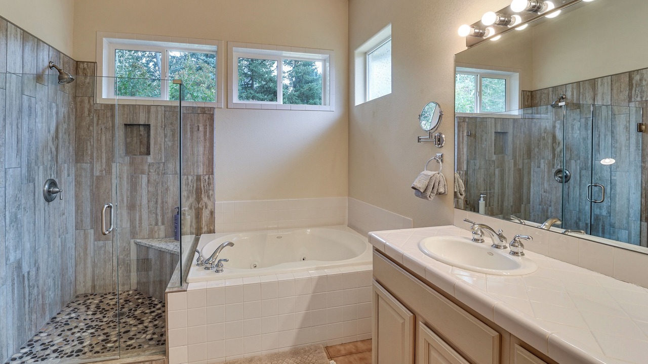 Photo of Bathroom in Dalton Ranch
