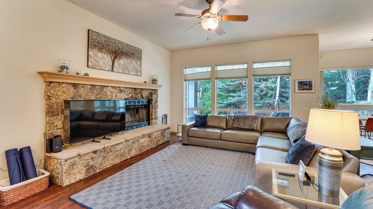 Photo of Livingroom in Dalton Ranch