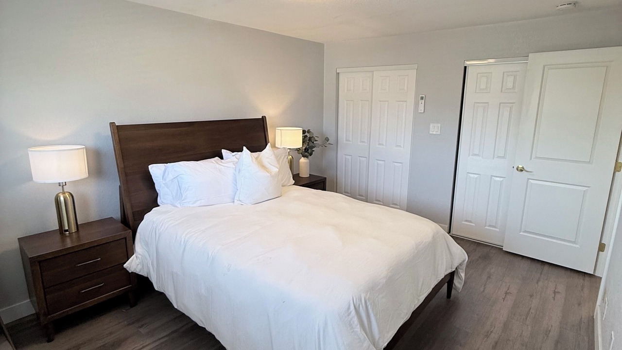 Photo of Bedroom in Hale