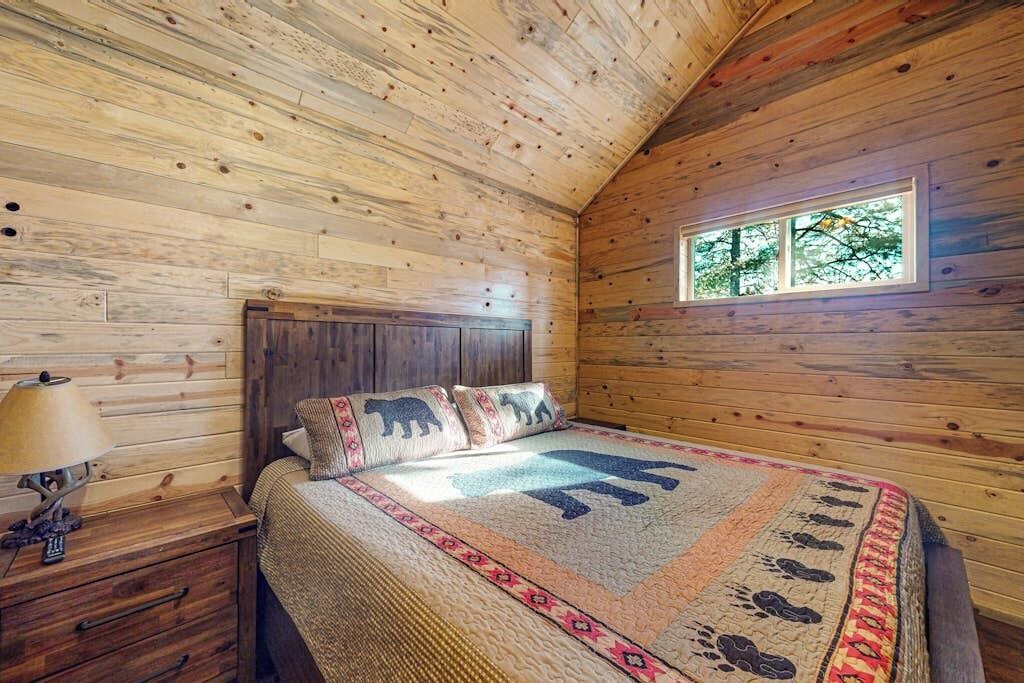 Photo of Bedroom in Ponderosa Pines