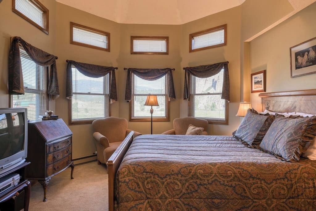 Photo of Bedroom in South Fork