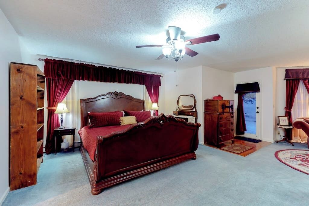 Photo of Bedroom in South Fork