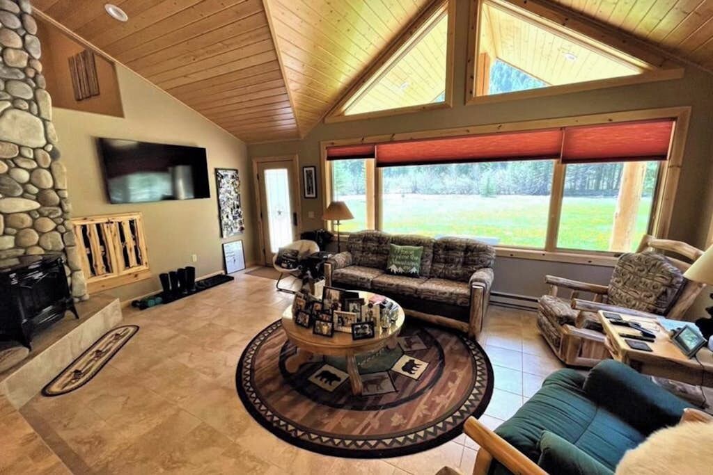 Photo of Livingroom in South Fork