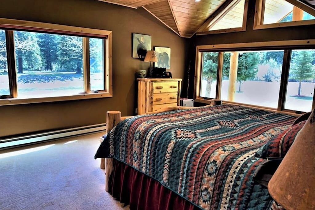 Photo of Bedroom in South Fork