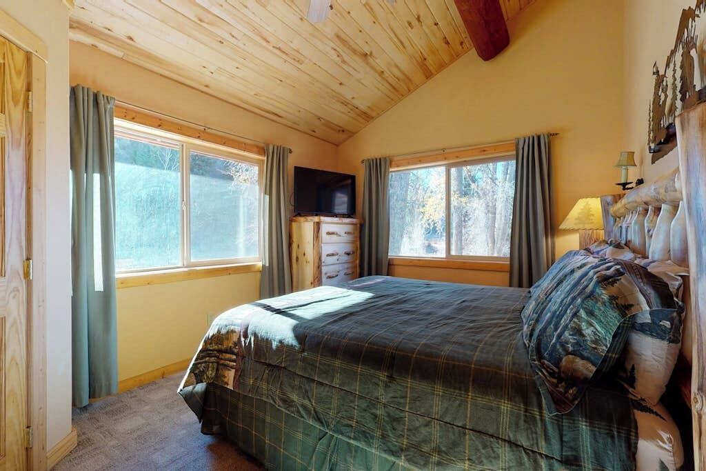Photo of Bedroom in South Fork