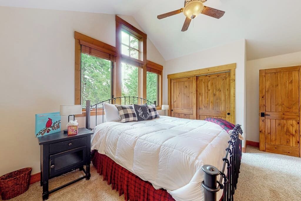 Photo of Bedroom in Crown