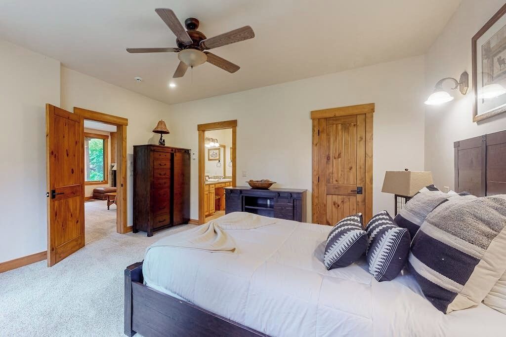 Photo of Bedroom in Crown