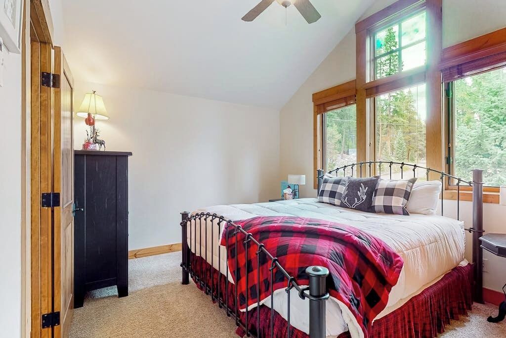 Photo of Bedroom in Crown