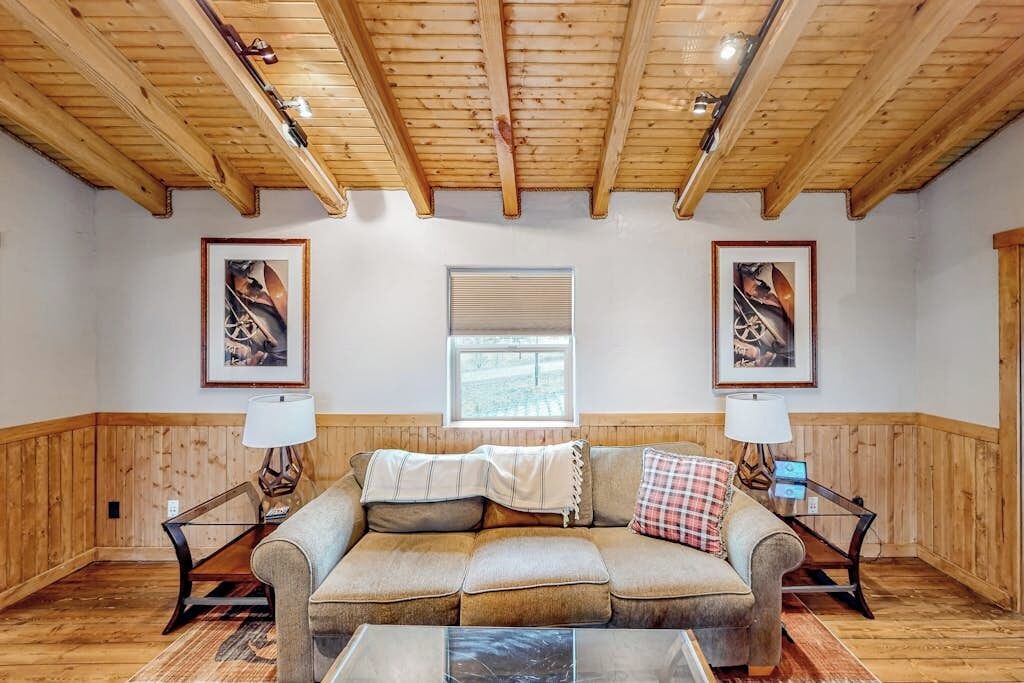Photo of Livingroom in Warm Springs