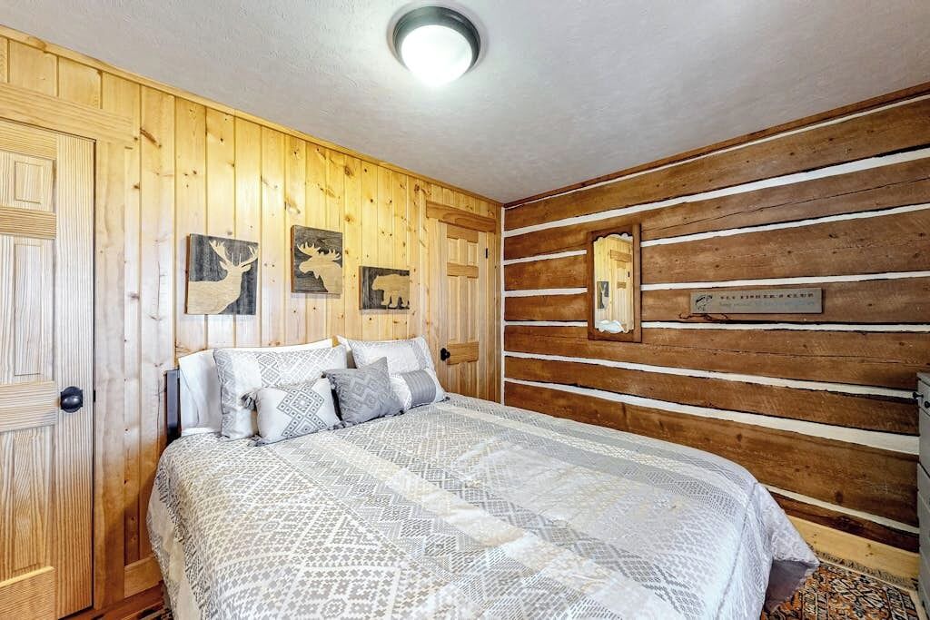 Photo of Bedroom in South Fork