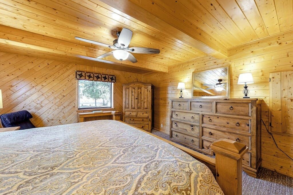 Photo of Bedroom in South Fork