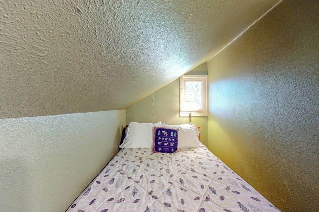 Photo of Bedroom in South Fork