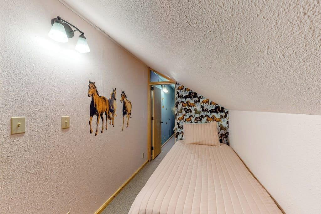 Photo of Bedroom in South Fork