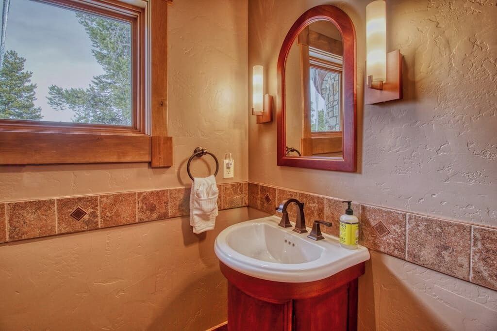 Photo of Bathroom in Warrior's Mark West