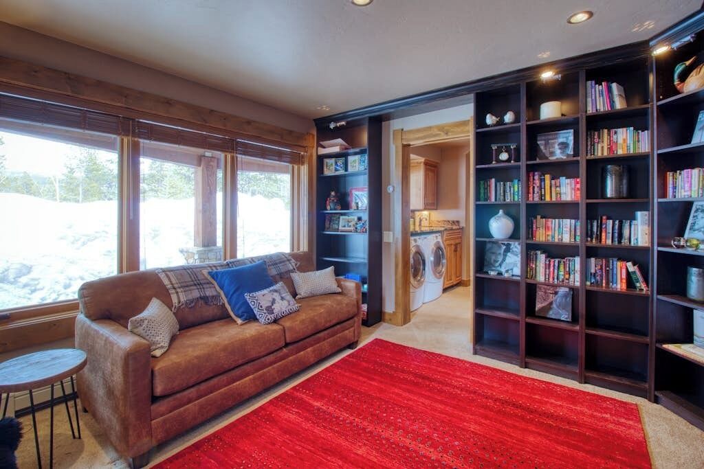 Photo of Livingroom in Warrior's Mark West