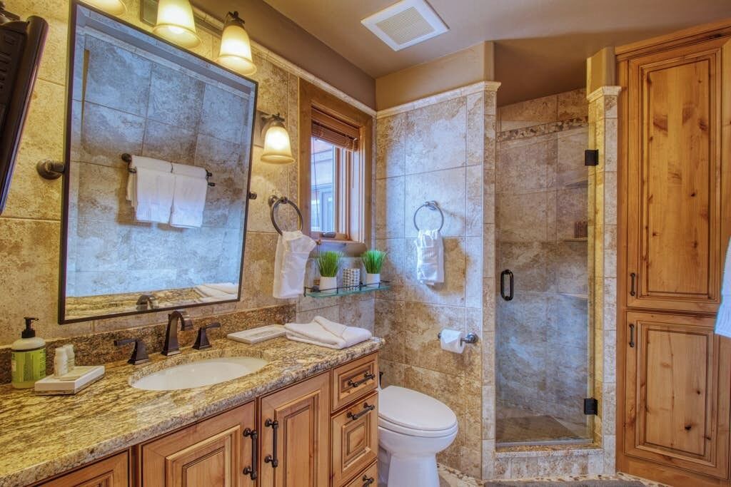 Photo of Bathroom in Warrior's Mark West