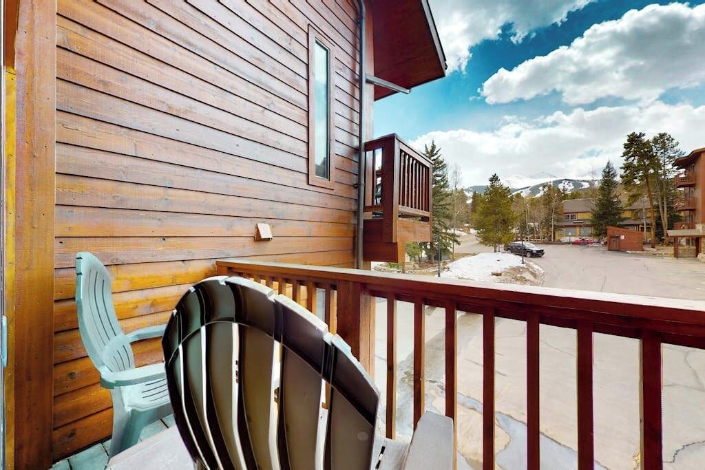Photo of Outdoor in Four O'Clock