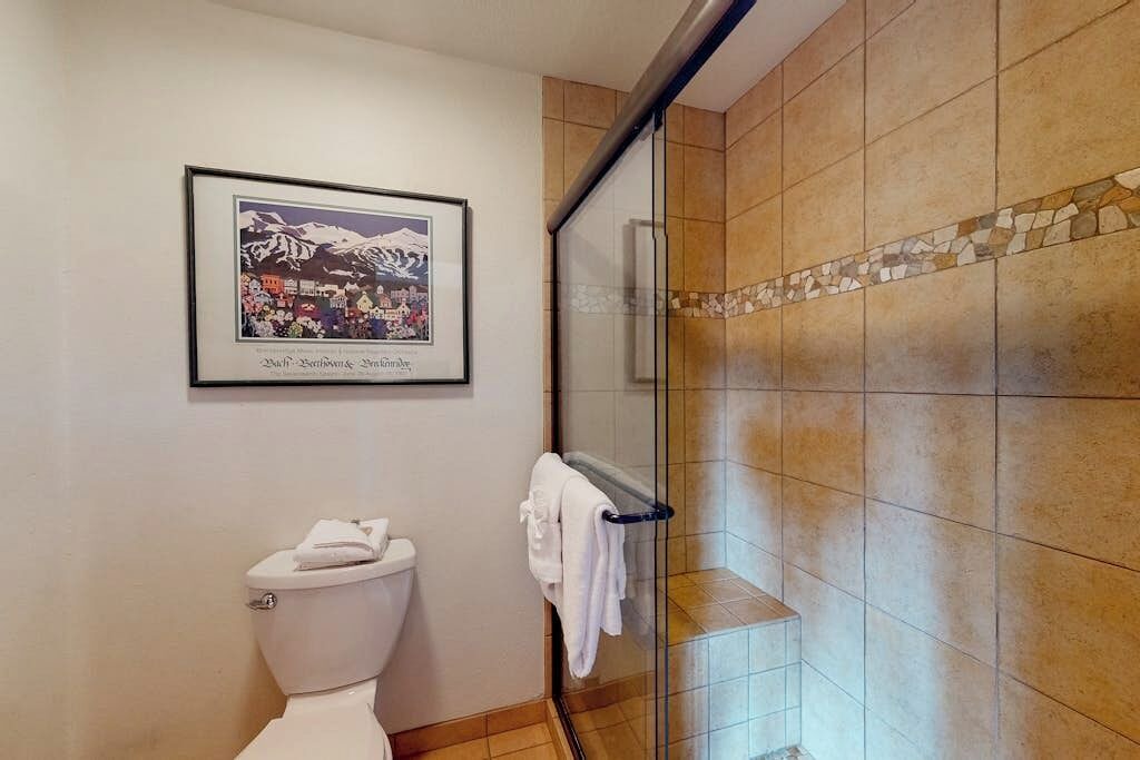 Photo of Bathroom in Four O'Clock