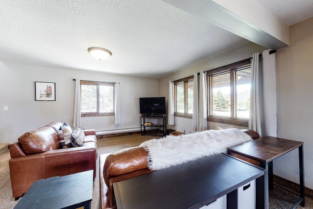 Photo of Livingroom in Summit Cove