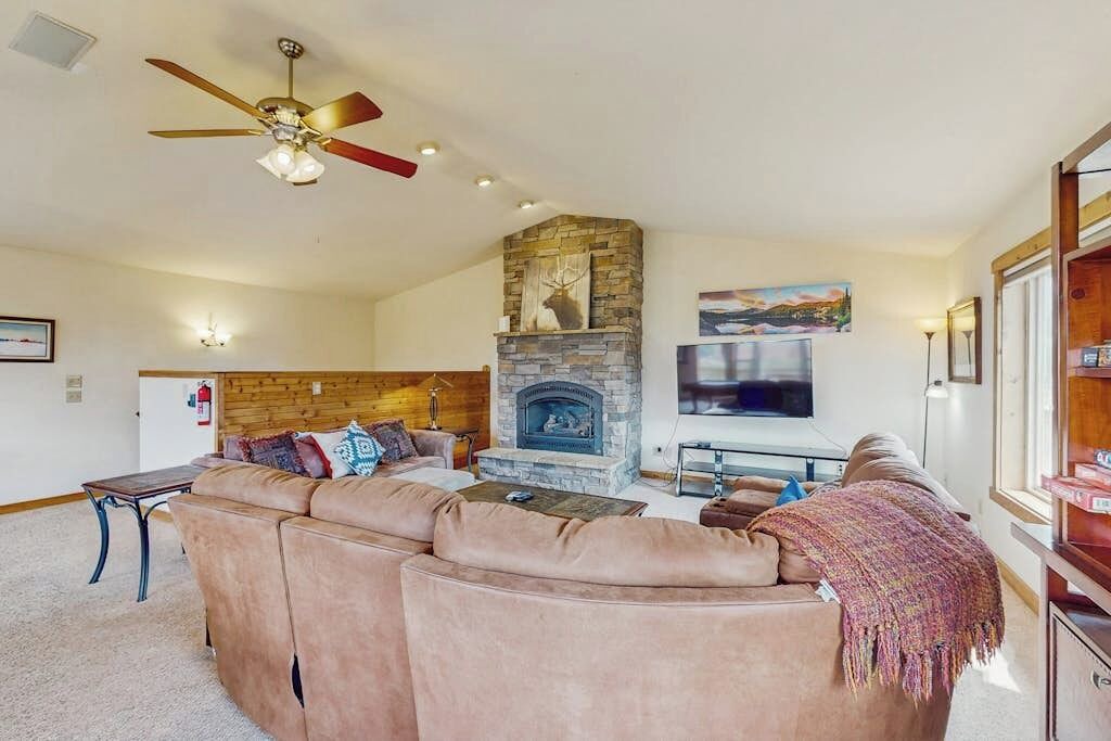 Photo of Livingroom in Summit Cove