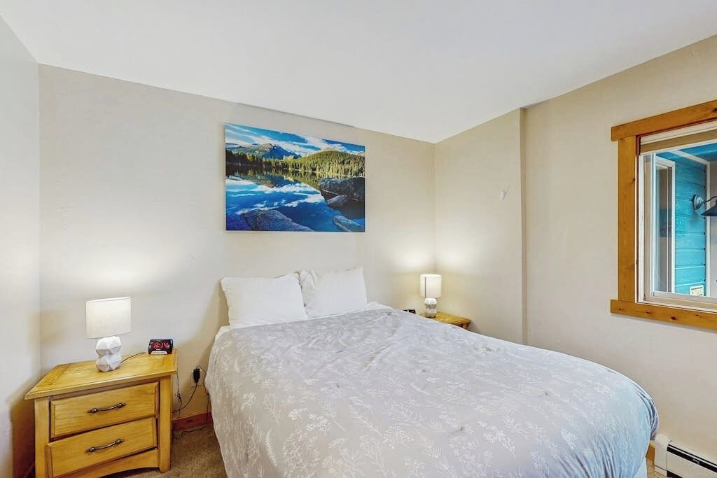 Photo of Bedroom in Summit Cove