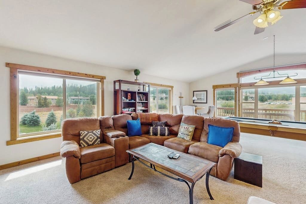Photo of Livingroom in Summit Cove