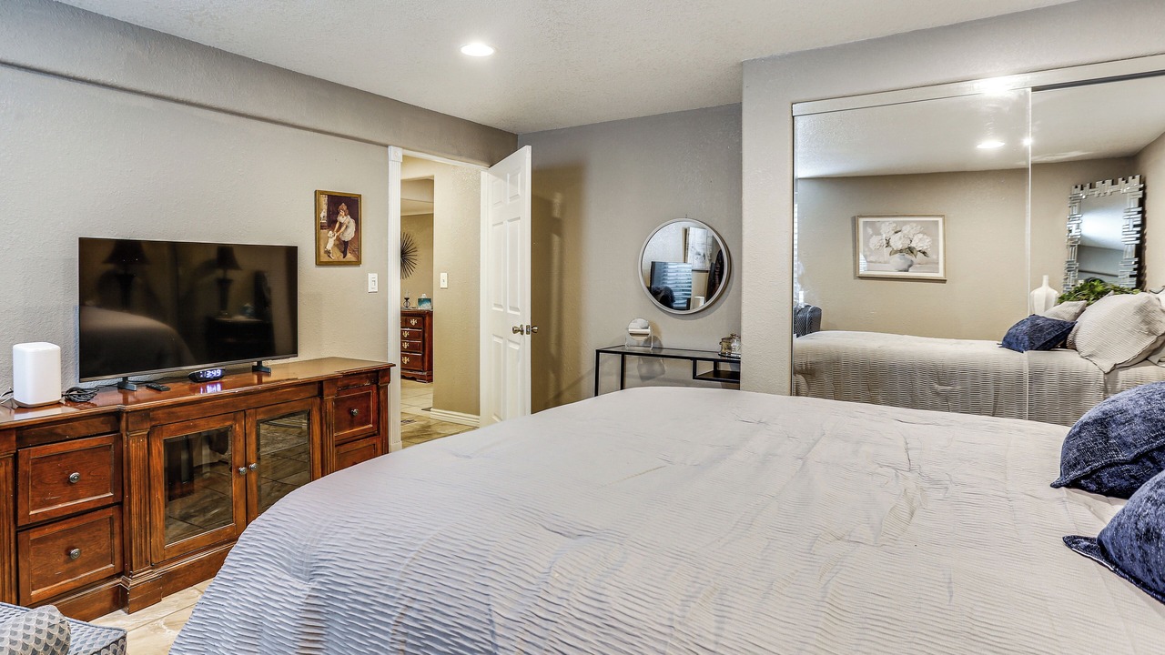 Photo of Bedroom in Columbine