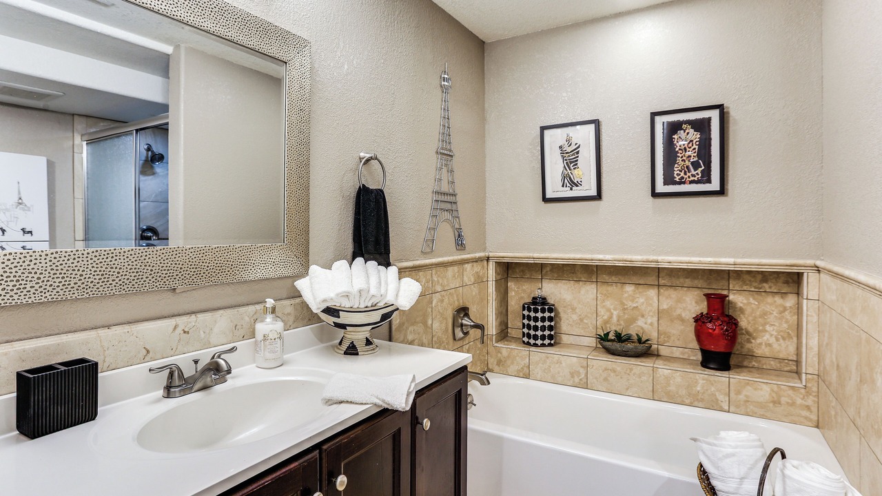 Photo of Bathroom in Columbine