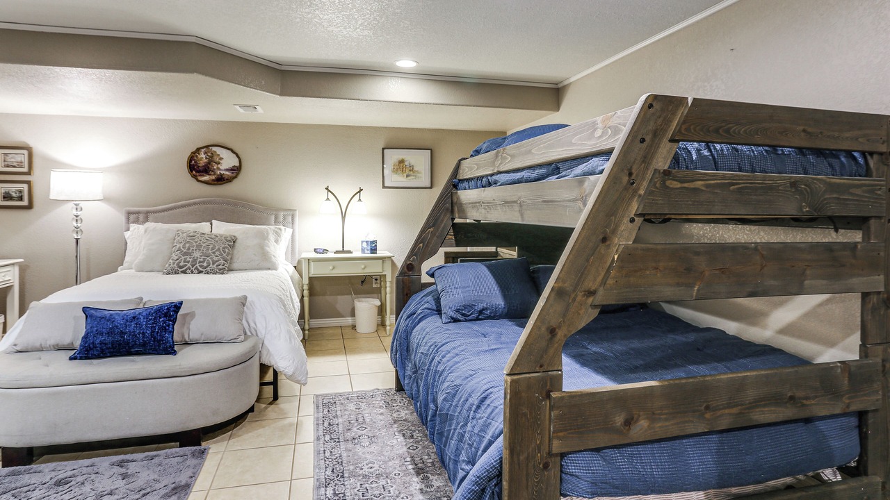 Photo of Bedroom in Columbine