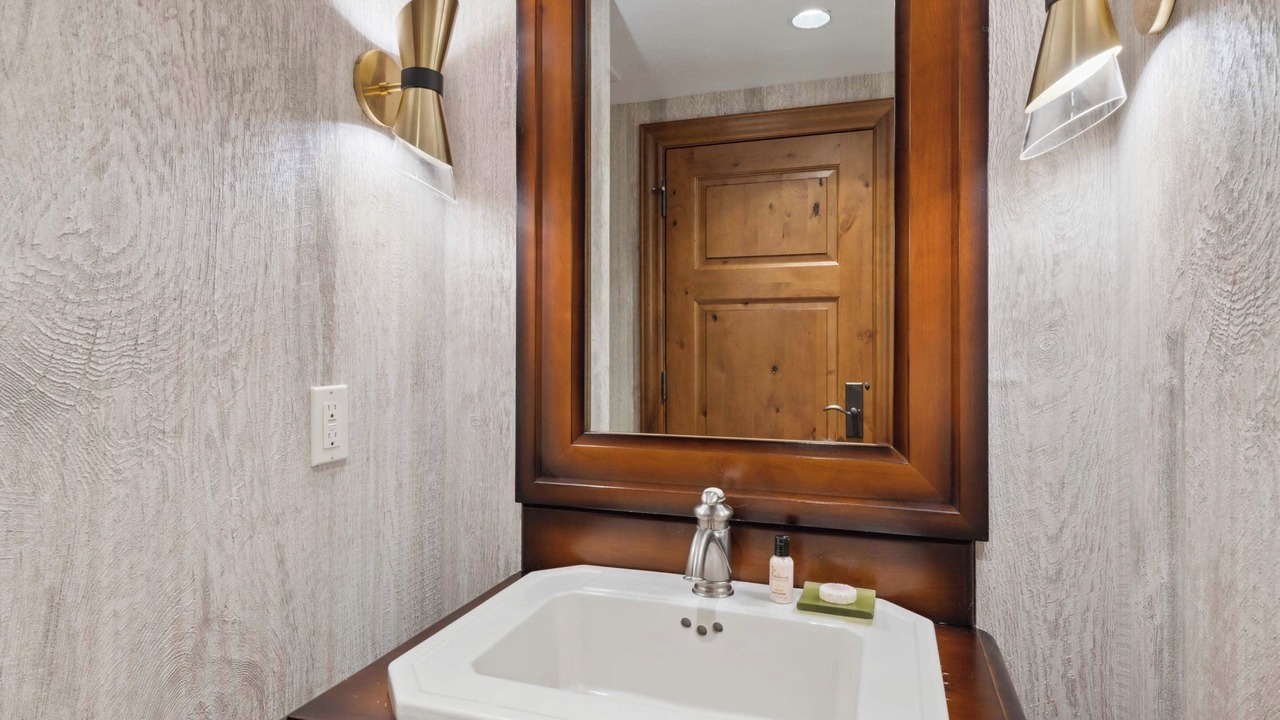 Photo of Bathroom in Highlands Townhomes