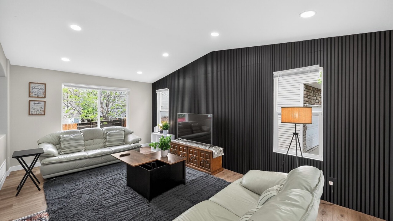 Photo of Livingroom in Aurora