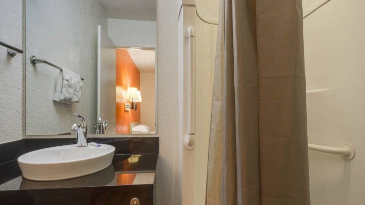 Photo of Bathroom in North Alameda