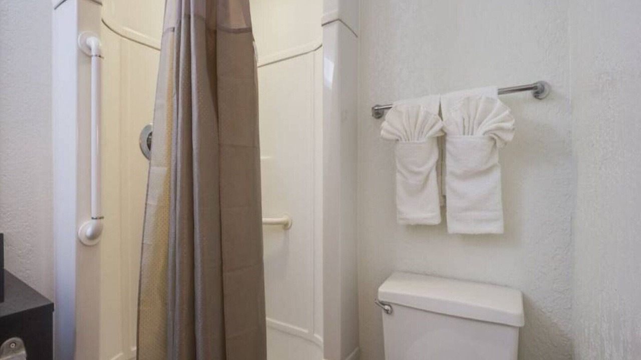Photo of Bathroom in North Alameda
