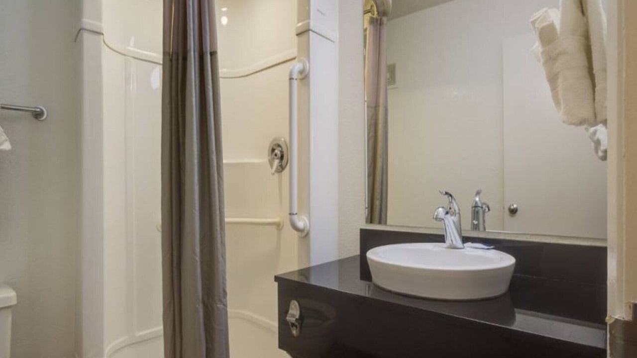 Photo of Bathroom in North Alameda