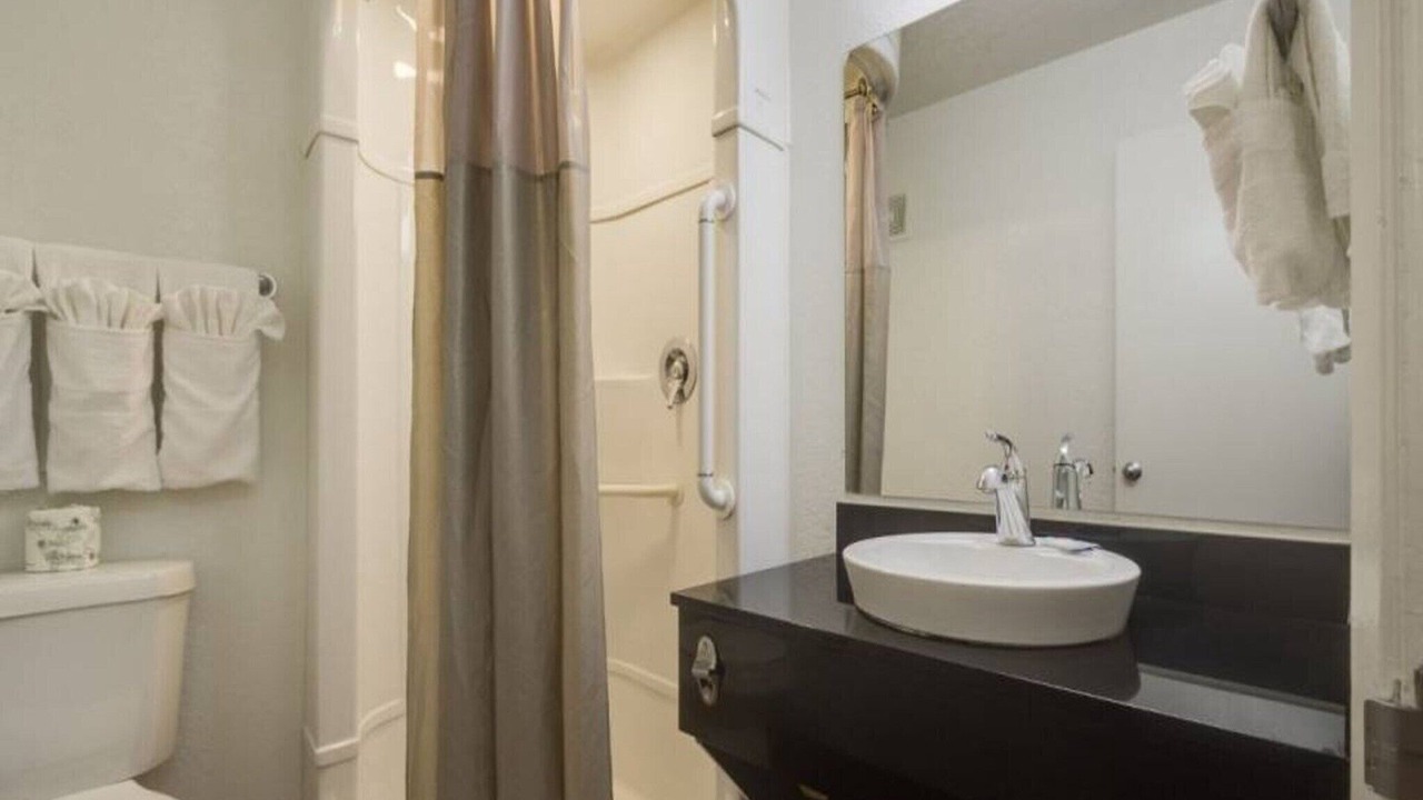 Photo of Bathroom in North Alameda