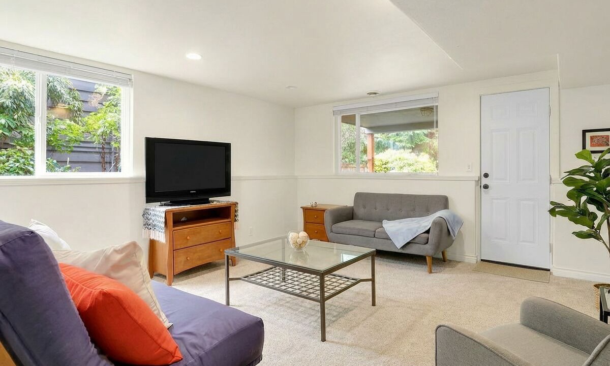 Photo of Livingroom in North Admiral