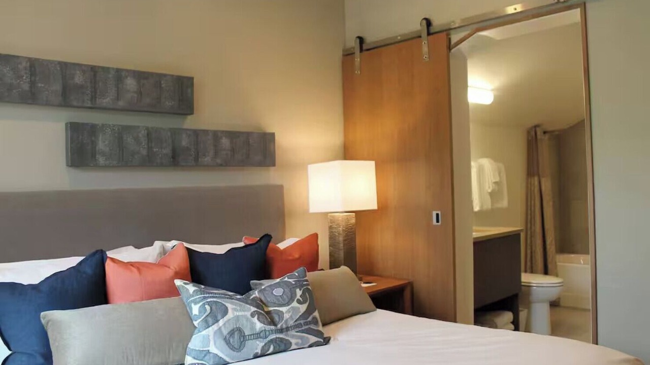 Photo of Bedroom in Peak 8