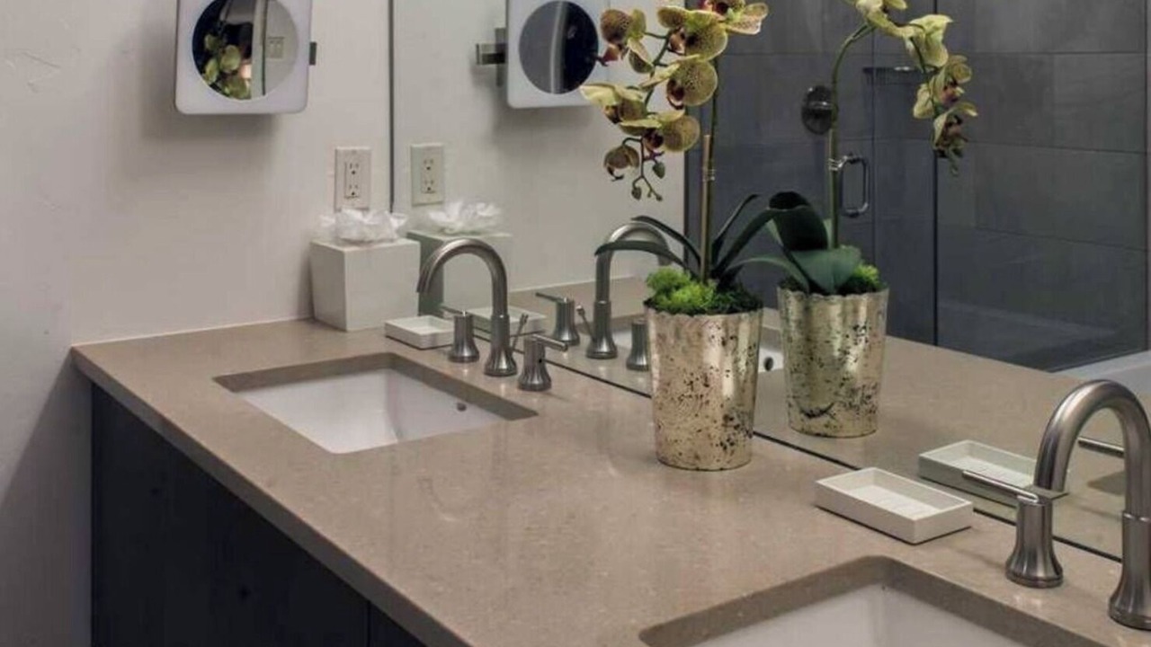 Photo of Bathroom in Peak 8