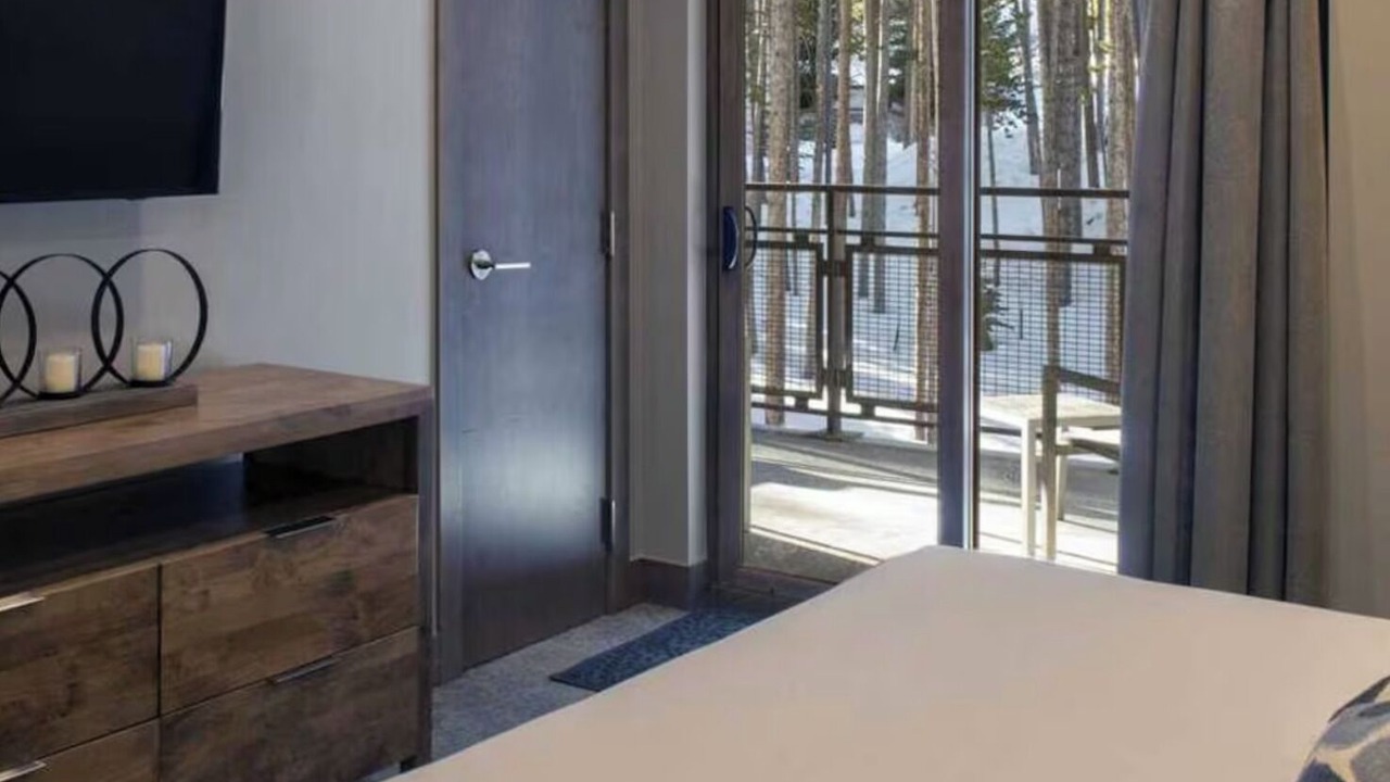 Photo of Bedroom in Peak 8