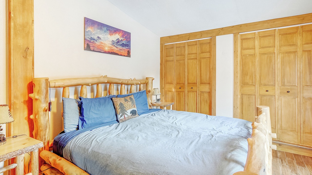 Photo of Bedroom in Coal Creek Canyon