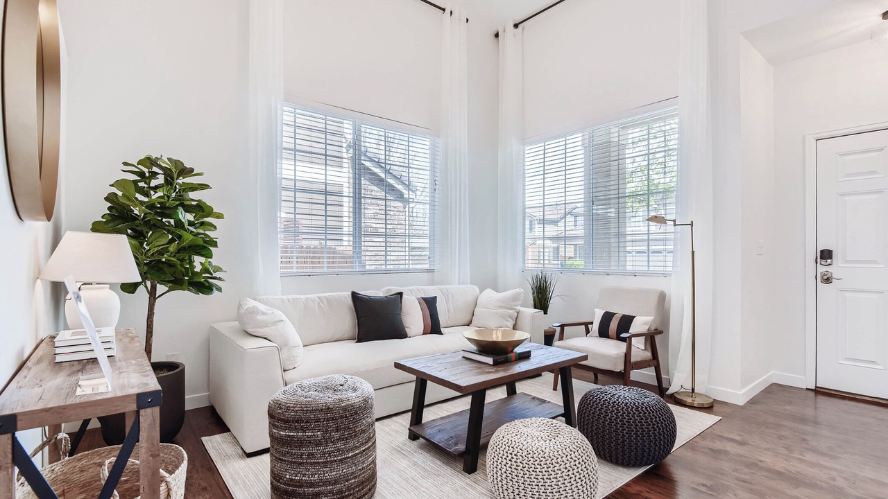 Photo of Livingroom in Aurora