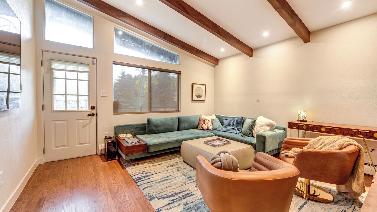 Photo of Livingroom in Evergreen