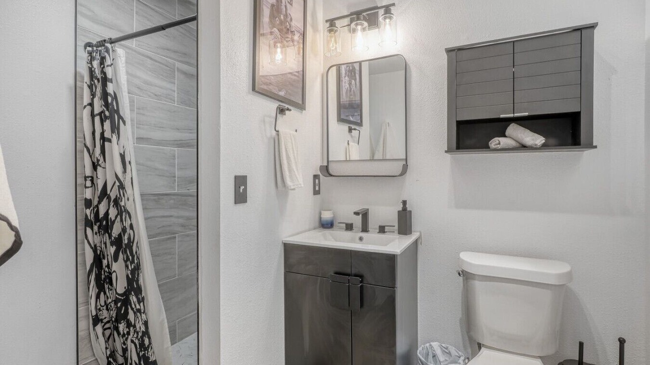 Photo of Bathroom in Lincoln Park
