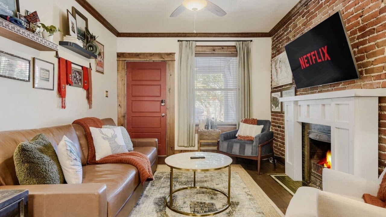 Photo of Livingroom in Lincoln Park