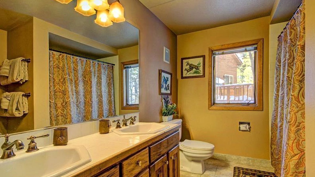 Photo of Bathroom in Warrior's Mark West